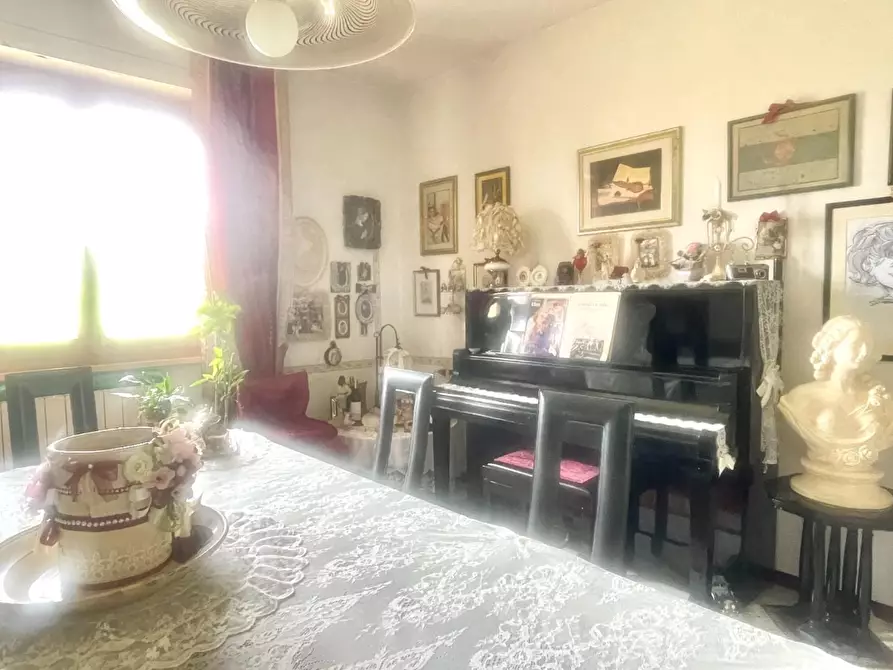 Immagine 14 di Appartamento in vendita  a Siena