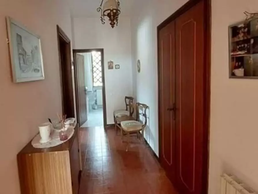 Immagine 11 di Porzione di casa in vendita  a Massa