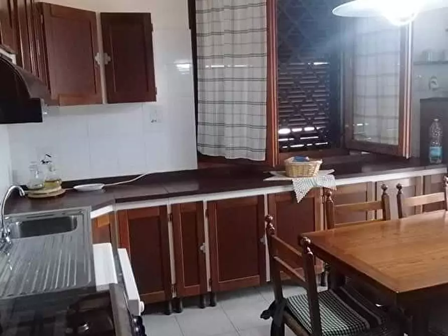 Immagine 3 di Porzione di casa in vendita  a Massa