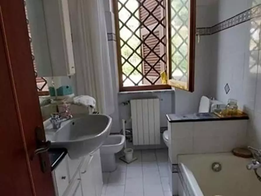 Immagine 35 di Porzione di casa in vendita  a Massa
