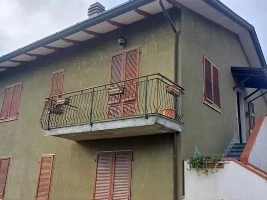 Immagine 1 di Porzione di casa in vendita  a Massa