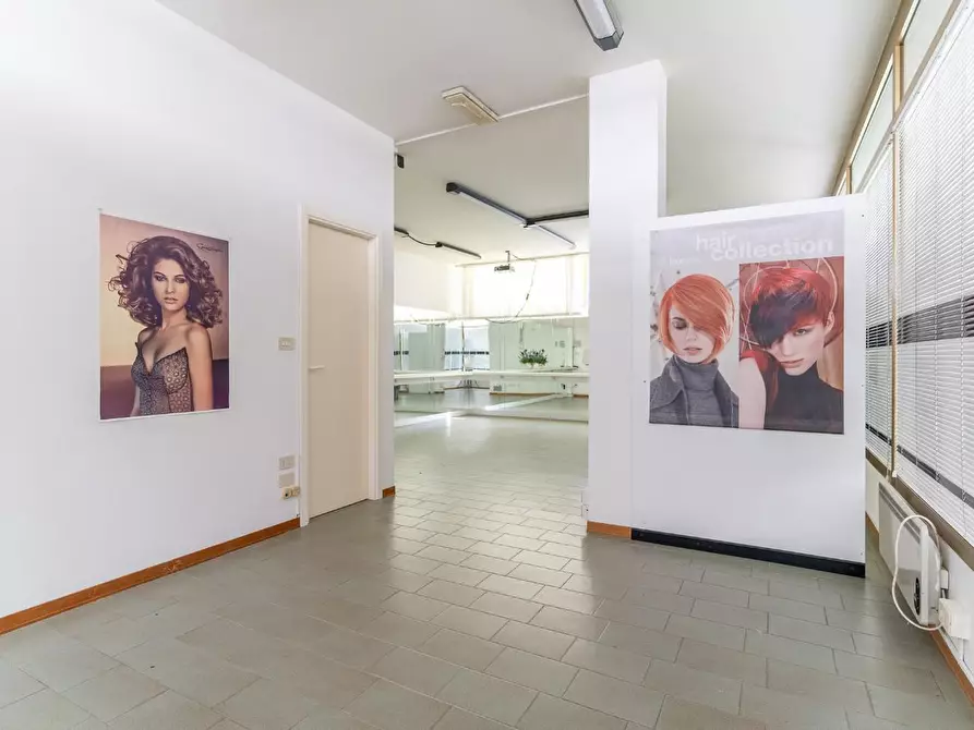 Immagine 13 di Locale commerciale in vendita  a Vinci
