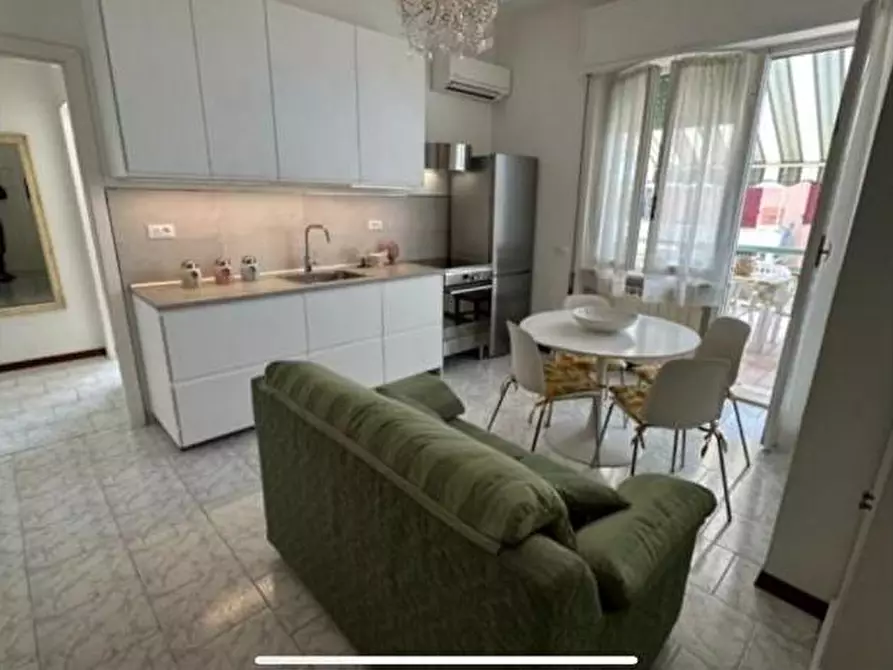 Immagine 3 di Appartamento in vendita  a Massa