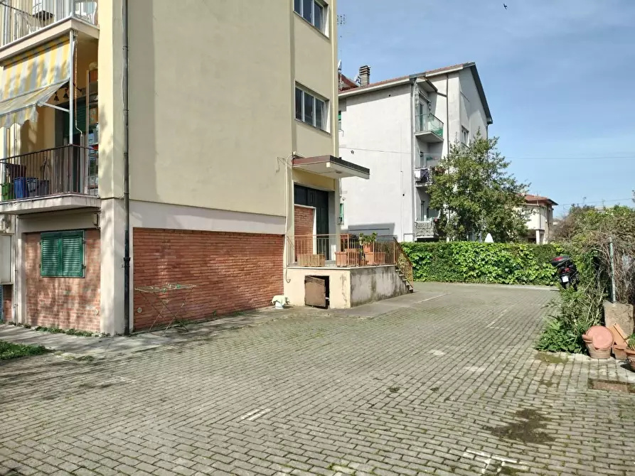 Immagine 17 di Appartamento in vendita  a Massa