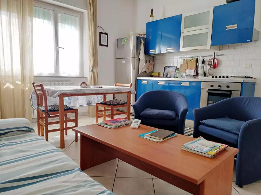 Immagine 2 di Appartamento in vendita  a Massa