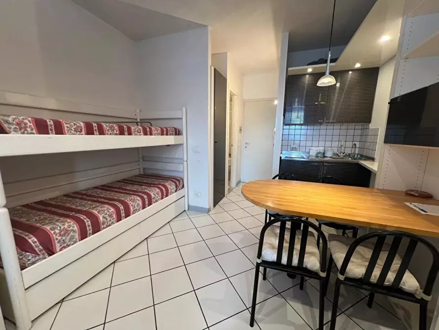 Immagine 7 di Palazzo in vendita  a Camaiore