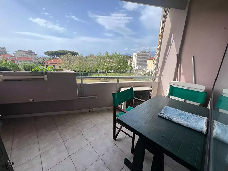 Immagine 18 di Palazzo in vendita  a Camaiore