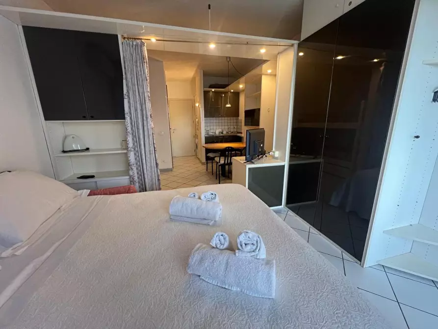 Immagine 6 di Palazzo in vendita  a Camaiore