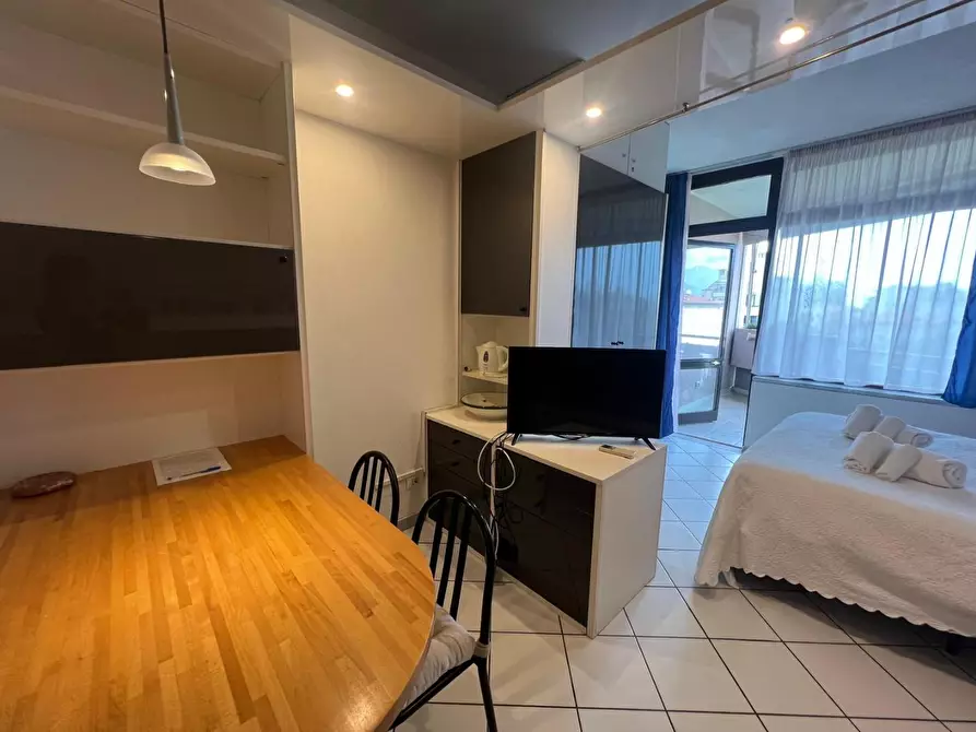 Immagine 8 di Palazzo in vendita  a Camaiore