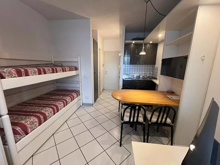 Immagine 16 di Palazzo in vendita  a Camaiore