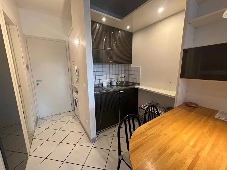 Immagine 3 di Palazzo in vendita  a Camaiore