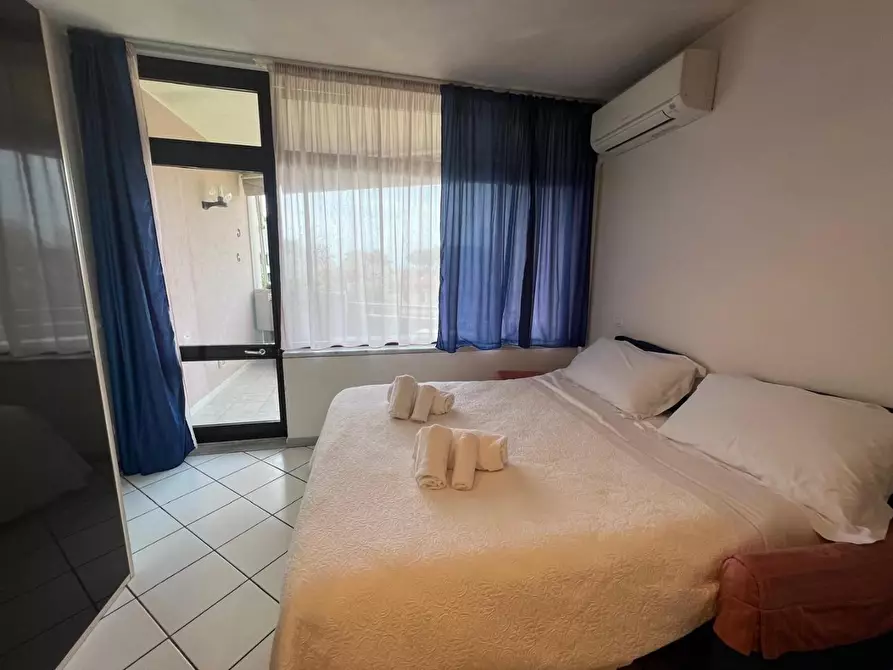 Immagine 2 di Palazzo in vendita  a Camaiore