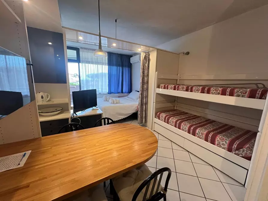 Immagine 14 di Palazzo in vendita  a Camaiore