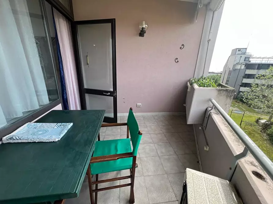 Immagine 4 di Palazzo in vendita  a Camaiore