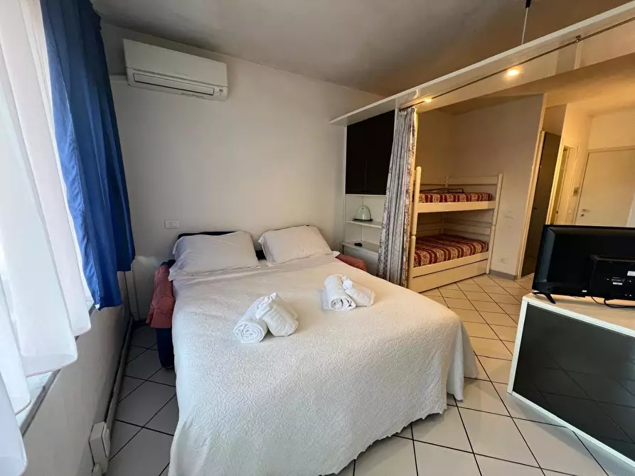 Immagine 19 di Palazzo in vendita  a Camaiore