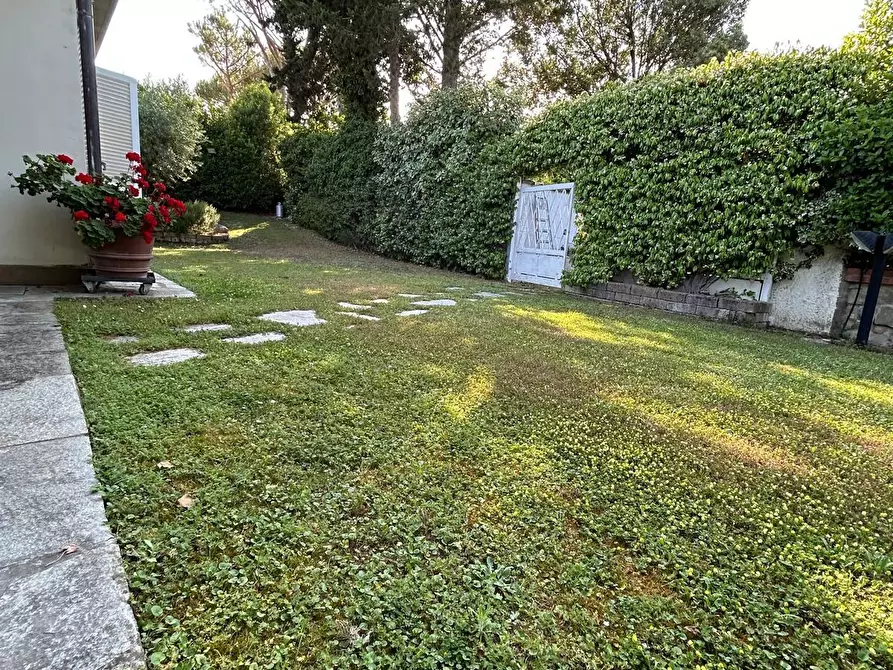 Immagine 8 di Villa in vendita  a Montelupo Fiorentino