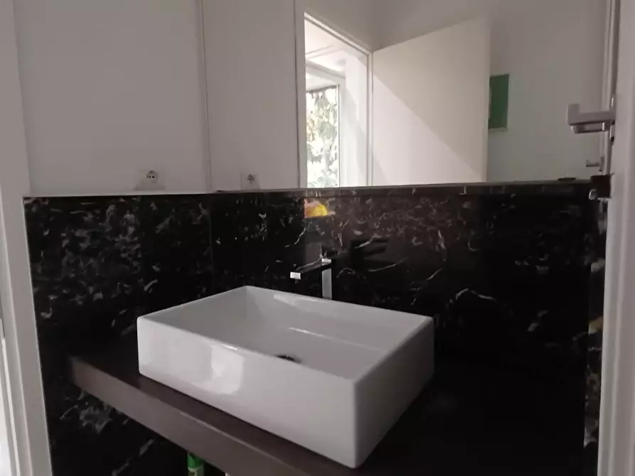 Immagine 5 di Casa indipendente in vendita  a Carrara