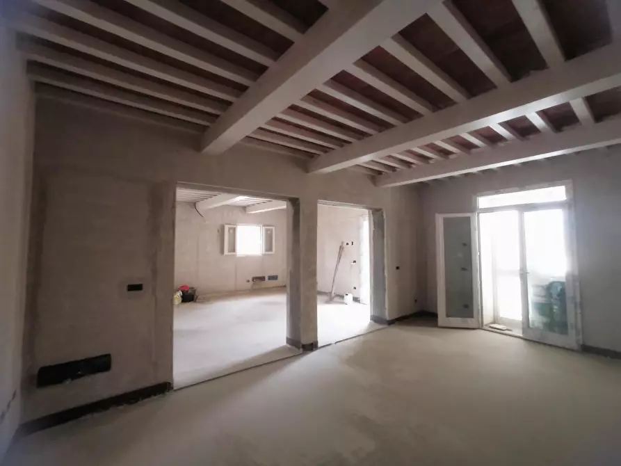 Immagine 3 di Villa in vendita  a San Giuliano Terme