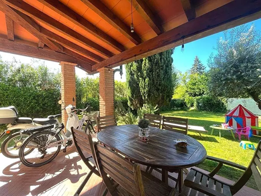 Immagine 3 di Villa in vendita  a Massa