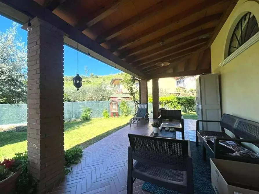 Immagine 5 di Villa in vendita  a Massa