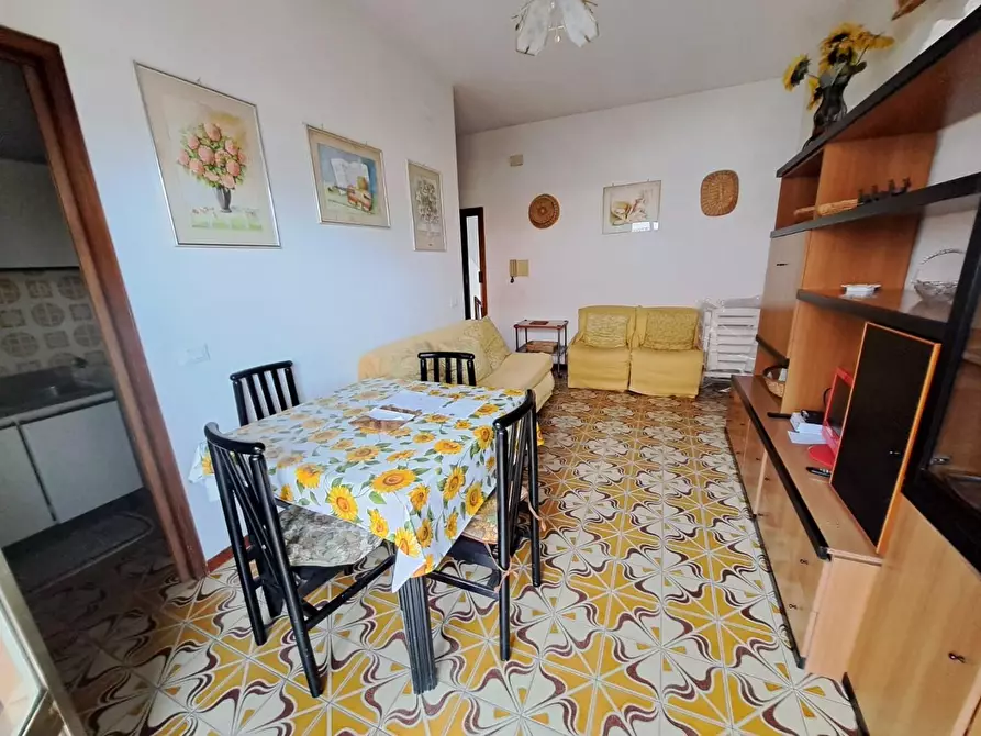 Immagine 2 di Appartamento in vendita  a Carrara