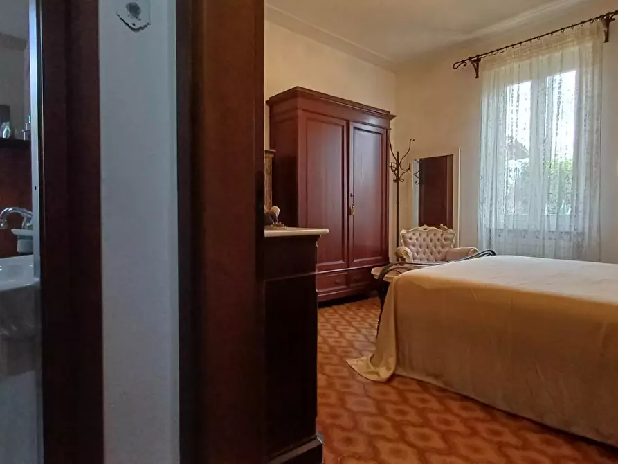 Immagine 13 di Casa semindipendente in vendita  a Massa