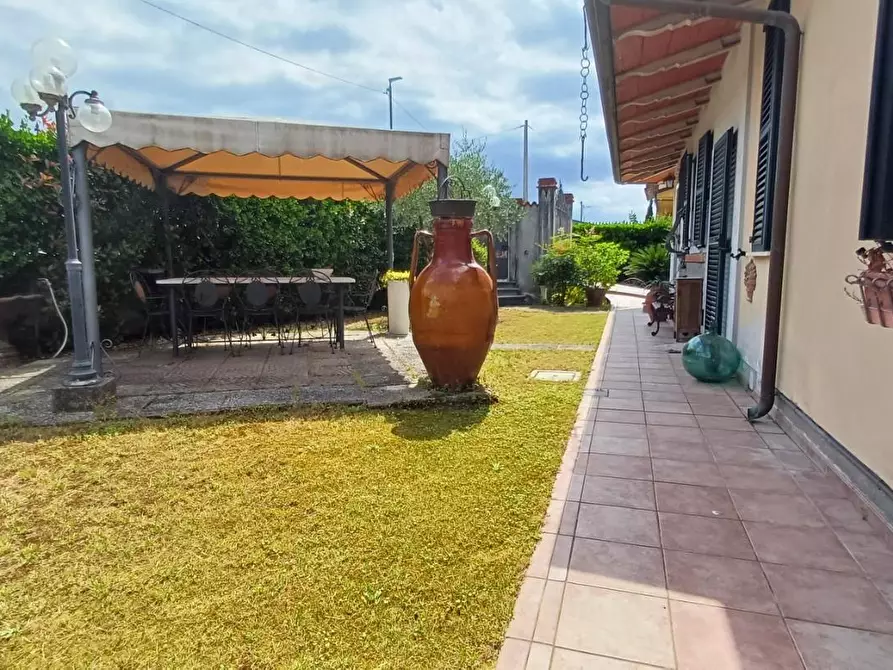 Immagine 18 di Casa semindipendente in vendita  a Massa