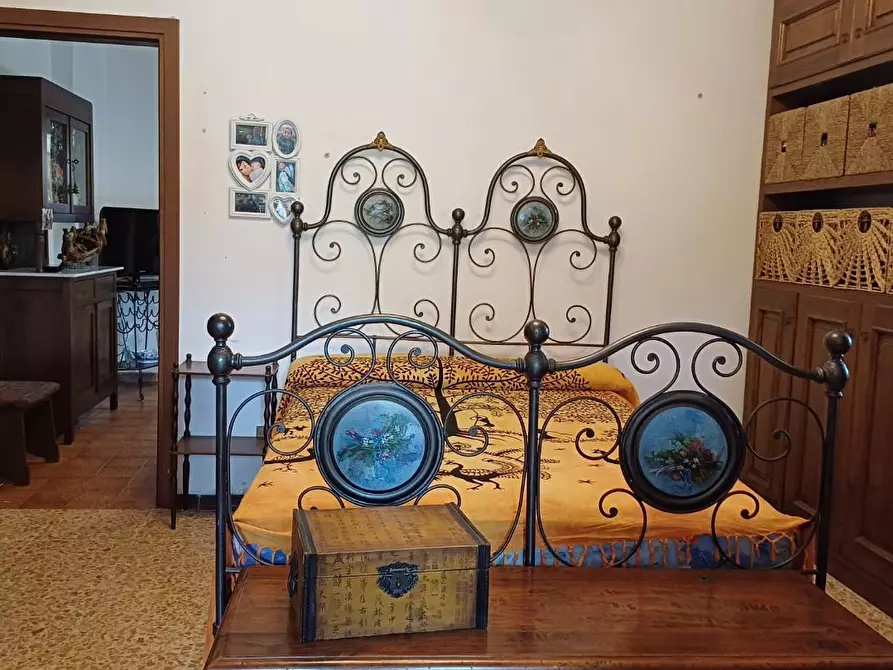 Immagine 14 di Casa semindipendente in vendita  a Massa