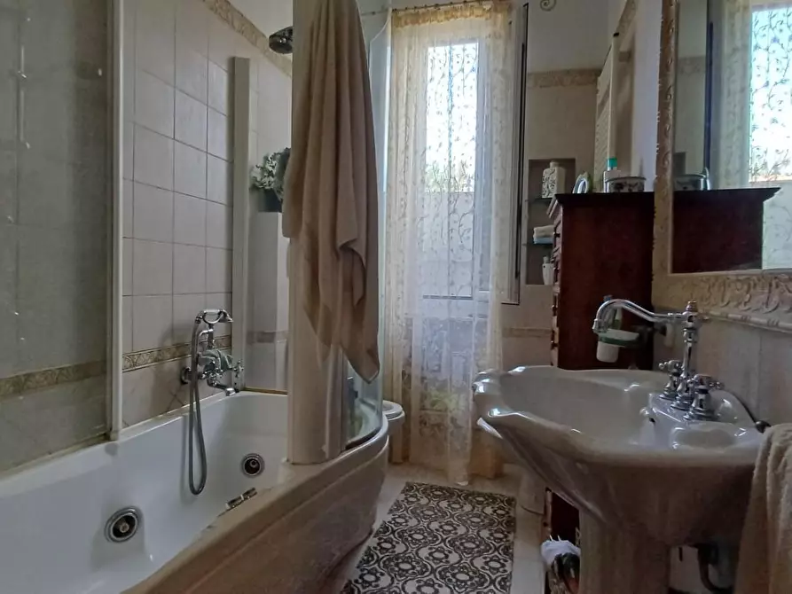 Immagine 9 di Casa semindipendente in vendita  a Massa