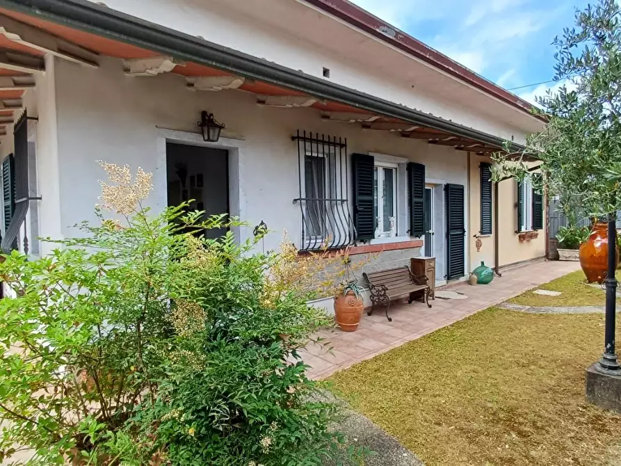 Immagine 16 di Casa semindipendente in vendita  a Massa