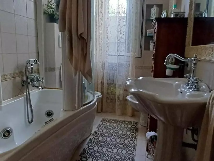 Immagine 7 di Casa semindipendente in vendita  a Massa