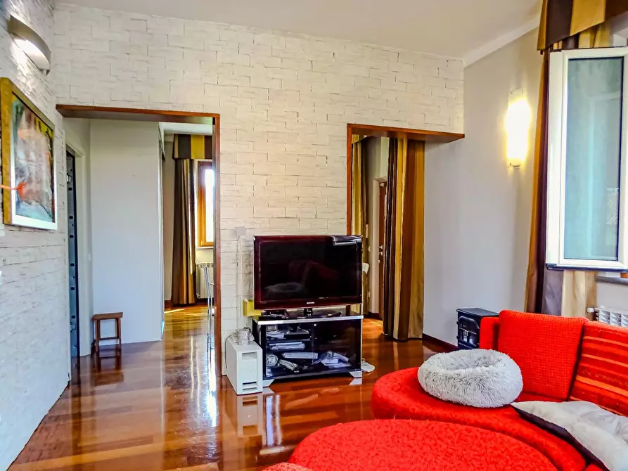 Immagine 11 di Villa in vendita  a San Miniato