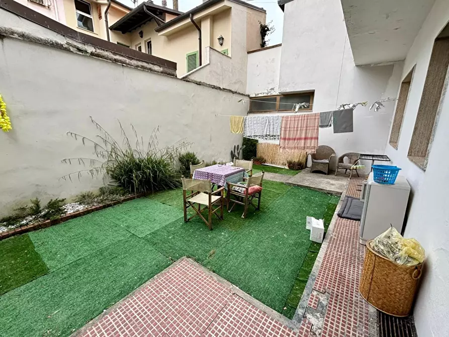 Immagine 21 di Appartamento in vendita  a Viareggio