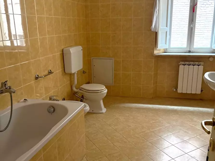 Immagine 10 di Appartamento in vendita  a Siena