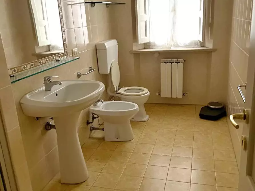 Immagine 11 di Appartamento in vendita  a Siena