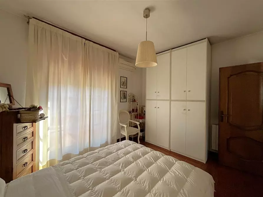 Immagine 17 di Villa in vendita  a Massa