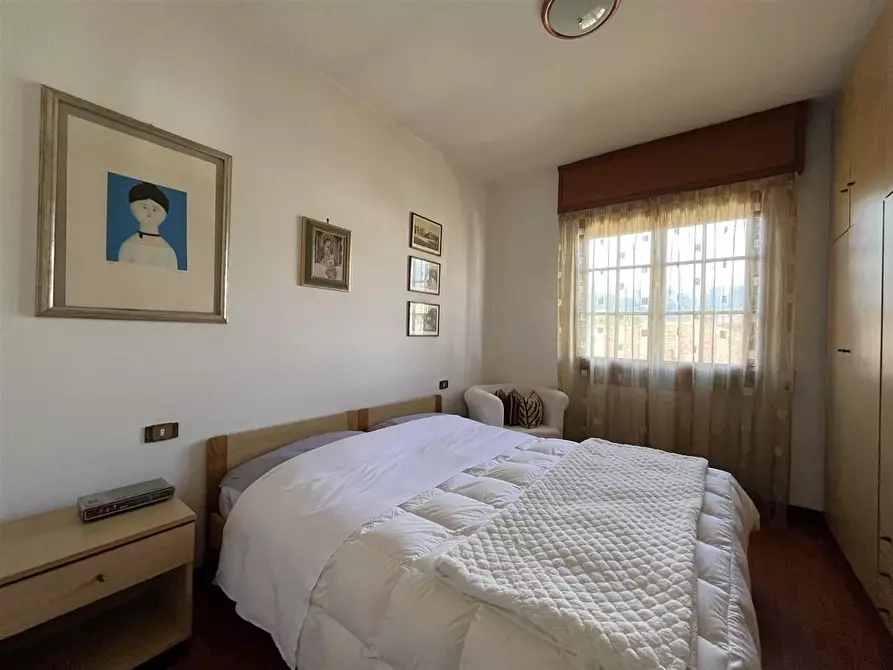 Immagine 14 di Villa in vendita  a Massa