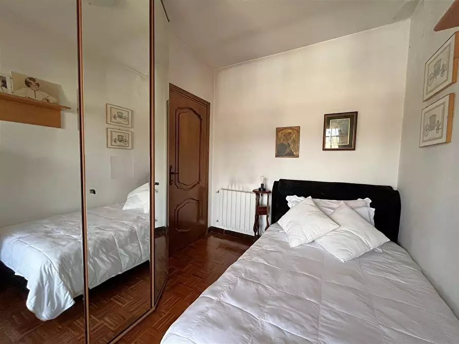 Immagine 20 di Villa in vendita  a Massa