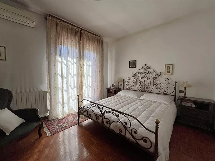 Immagine 18 di Villa in vendita  a Massa