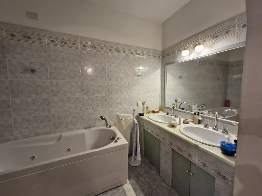 Immagine 46 di Casa colonica in vendita  a Piombino