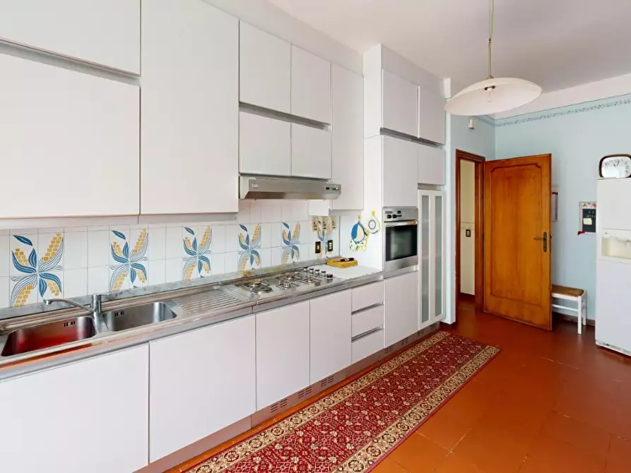 Immagine 19 di Villa in vendita  a Capannori