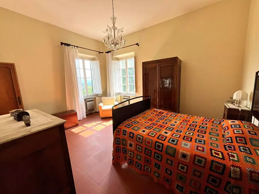 Immagine 57 di Villa in vendita  a Capannori