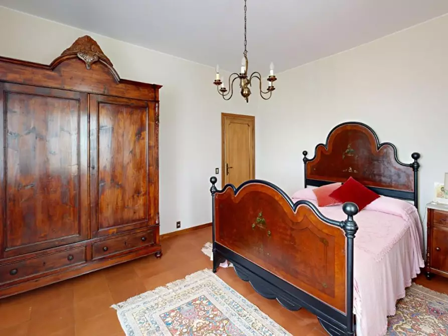 Immagine 34 di Villa in vendita  a Capannori