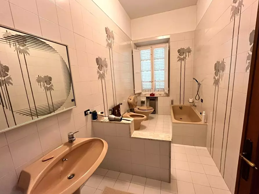 Immagine 61 di Villa in vendita  a Capannori