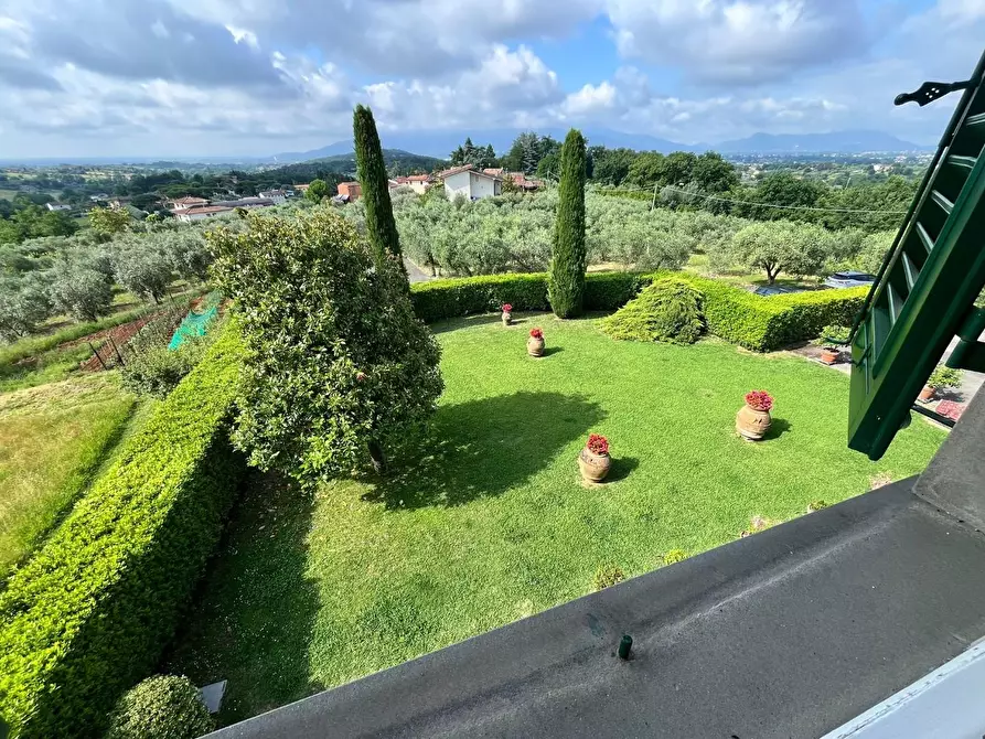 Immagine 8 di Villa in vendita  a Capannori