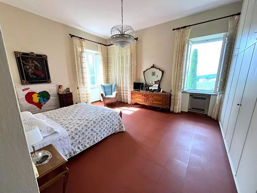 Immagine 41 di Villa in vendita  a Capannori