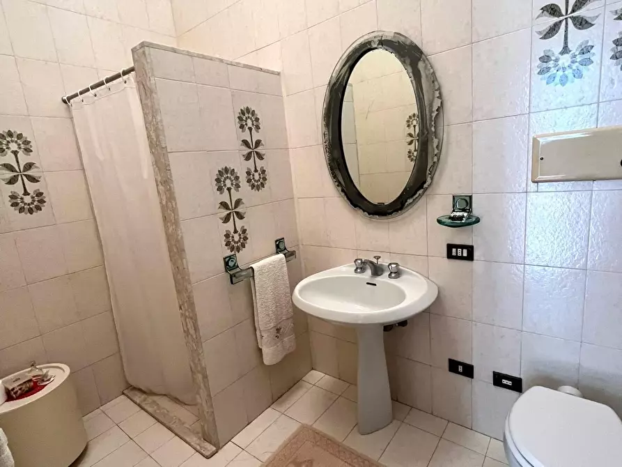 Immagine 62 di Villa in vendita  a Capannori