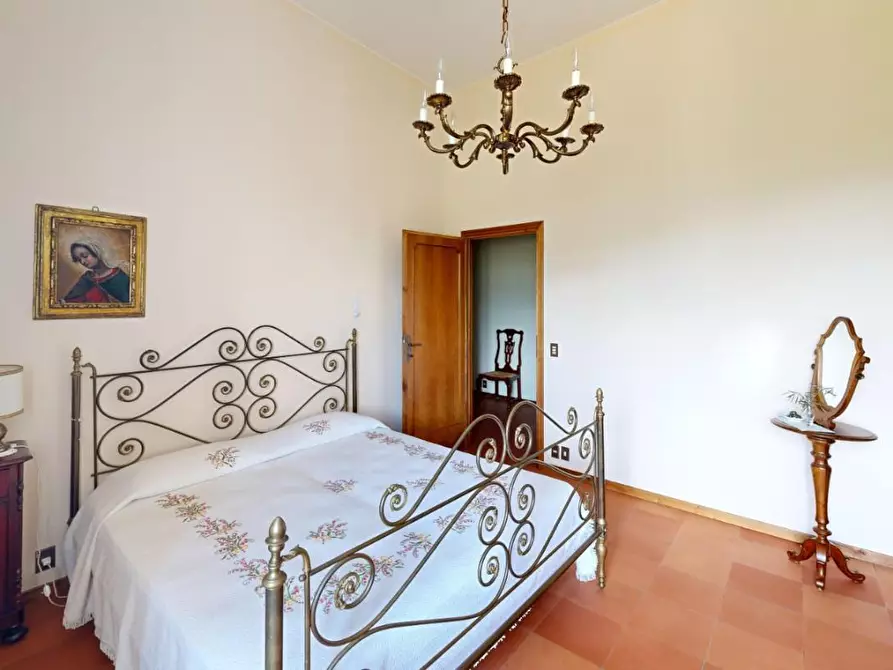Immagine 48 di Villa in vendita  a Capannori