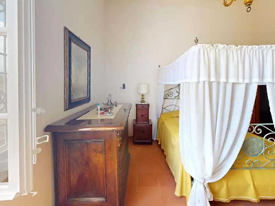Immagine 38 di Villa in vendita  a Capannori