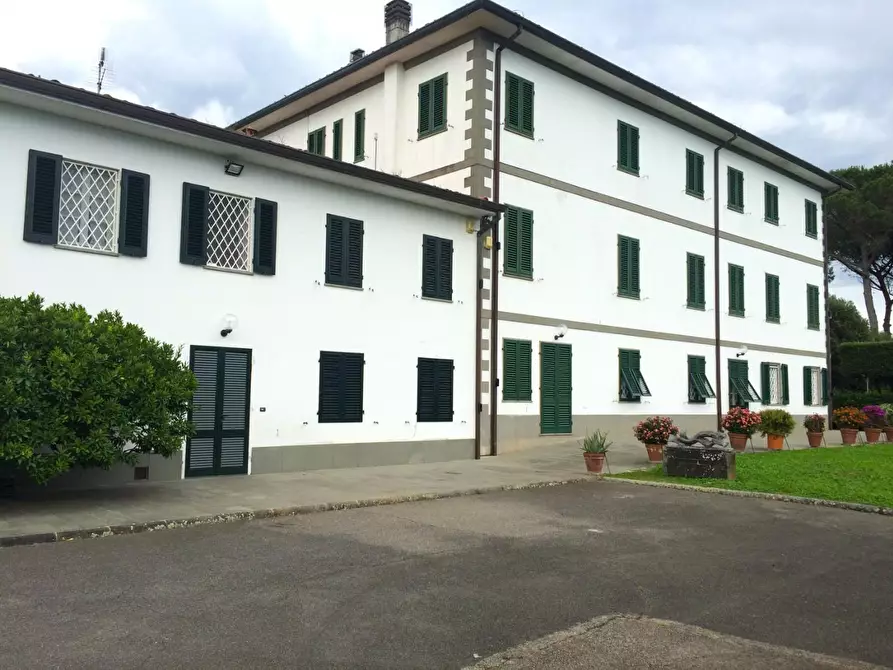 Immagine 6 di Villa in vendita  a Capannori